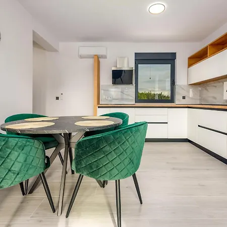 Beautiful In Nyaraló *